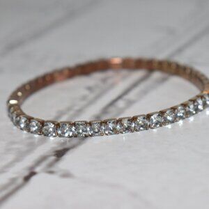 Beautiful gold and rhinestone bracelet 7"